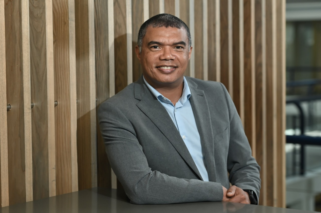 Where the app and adviser meet: The role of holistic financial advice